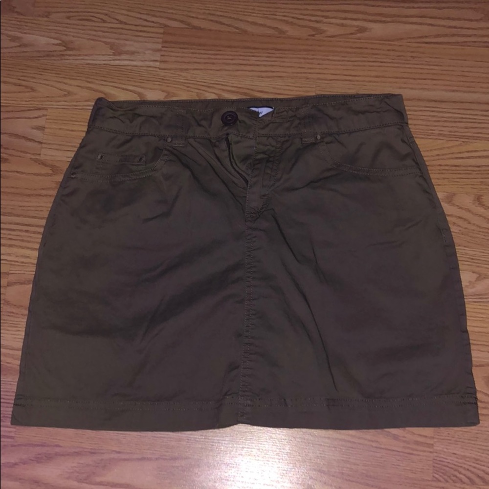 navy green skirt